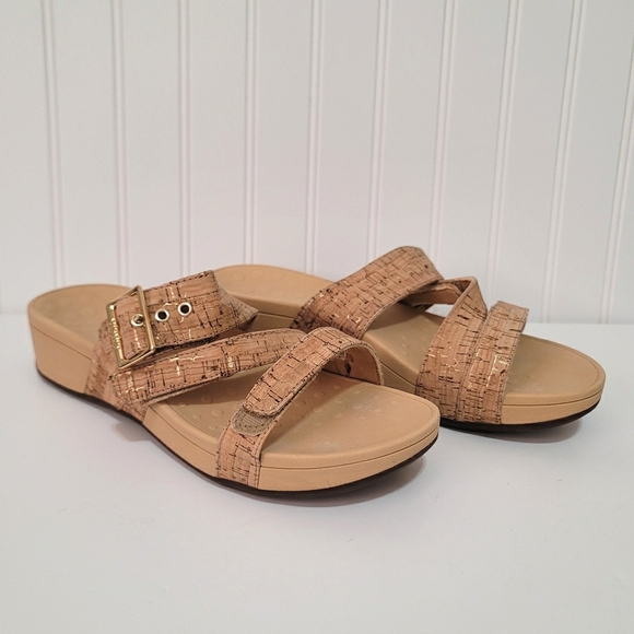 Vionic Shoes - ‼️Vionic "Rio" velcrk & buckle 3 strap sandals